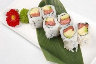 46. Salmon Avocado Roll (6 pcs)