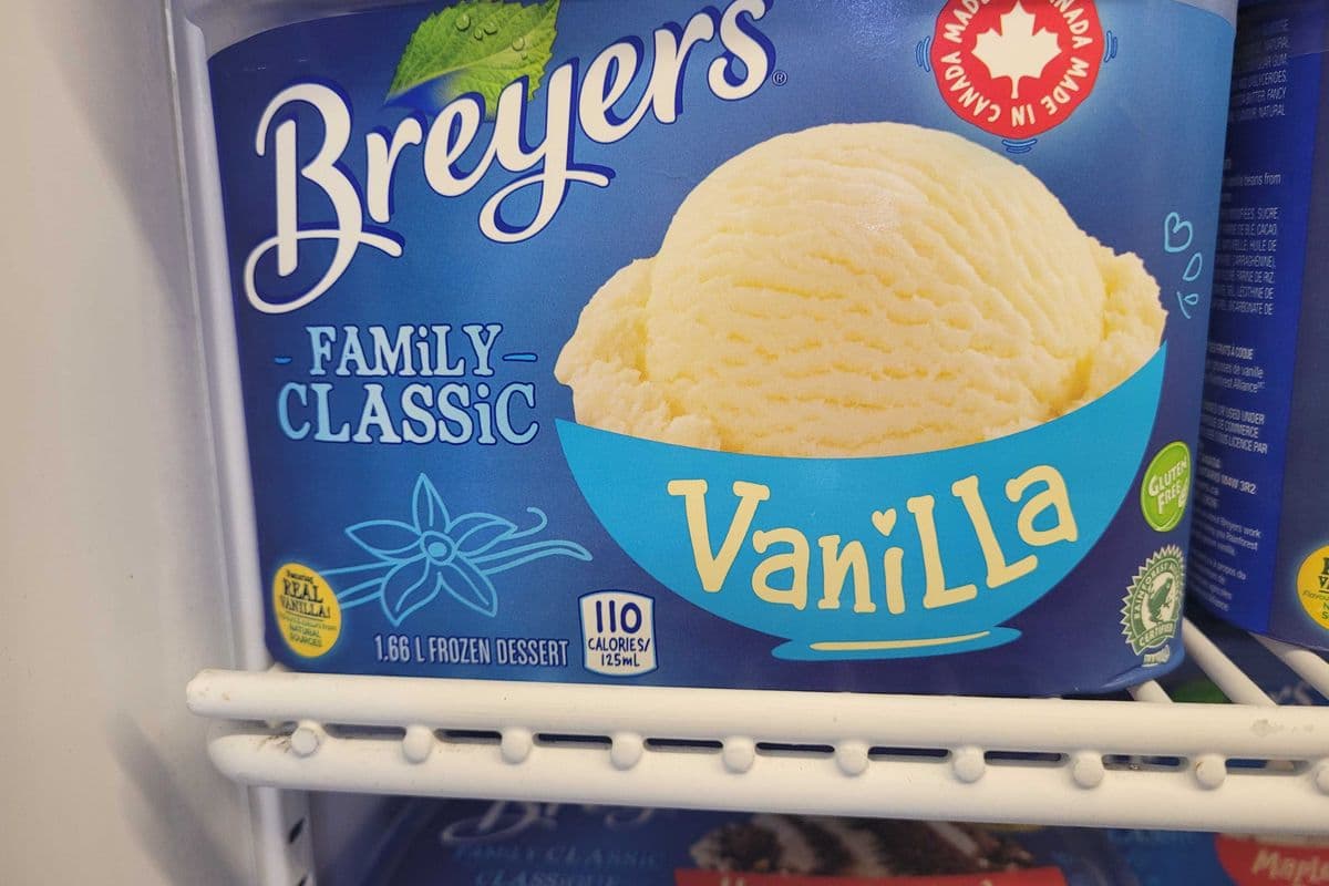 Breyers classic vanilla 1.66 L