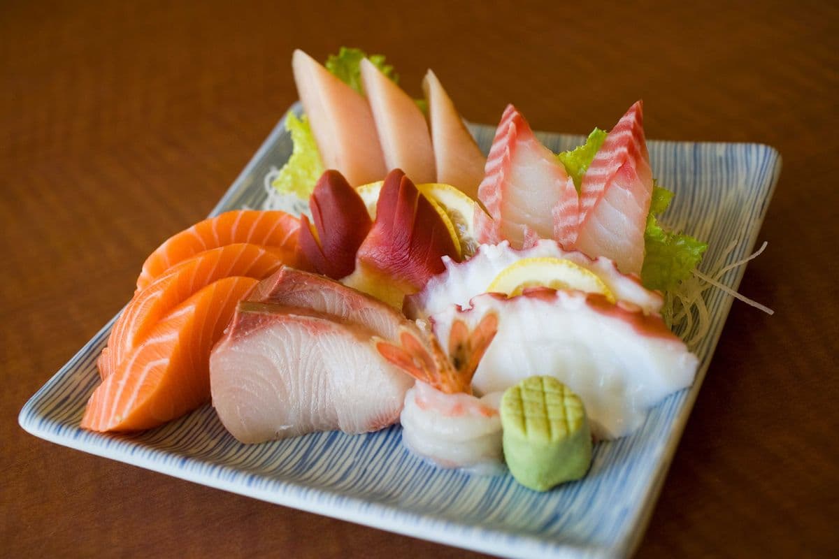 Deluxe Assorted Sashimi (15 pcs)