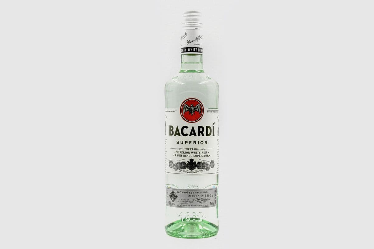 Bacardi White Rum 750ml (1 x 750 ml)