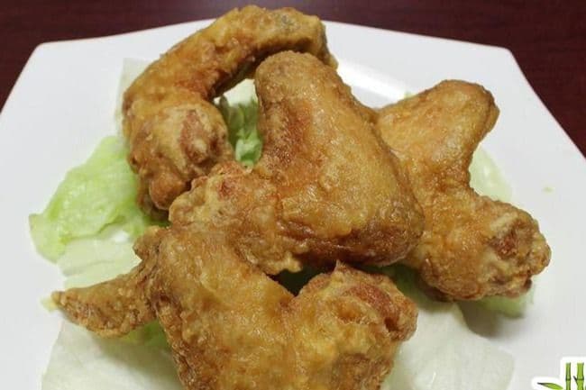 11. Ailes de poulet frites (4 mcx) / Deep-Fried Chicken Wings (4 pcs)