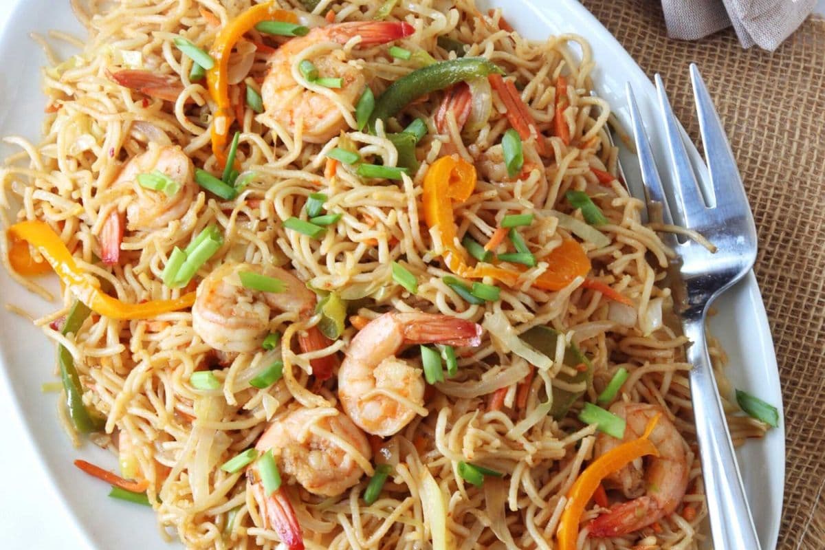 House Special Hakka Noodles (Chicken & shrimp)