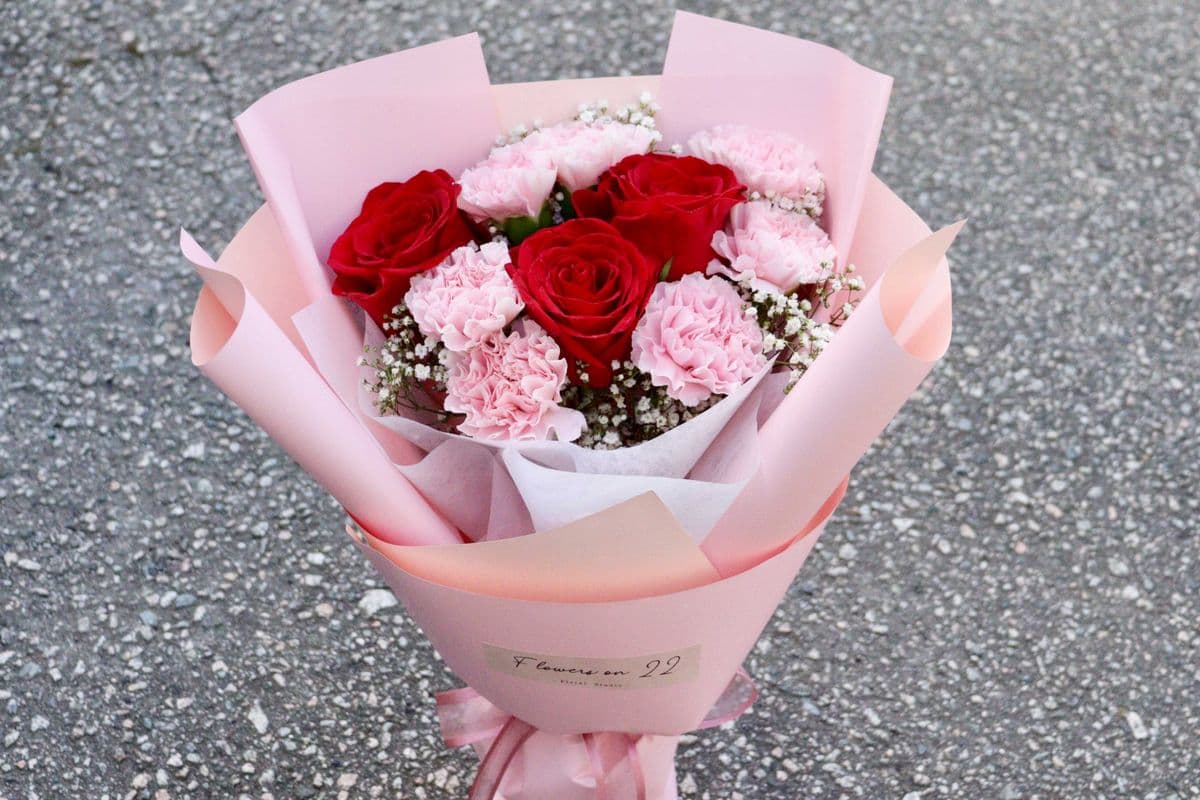 M6. Red Roses and Pink Carnation Mixed Bouquet