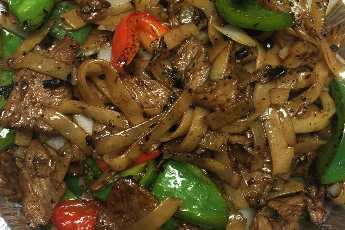 Ho Fen Noodles with Green Peppers in Black Bean Garlic Sauce