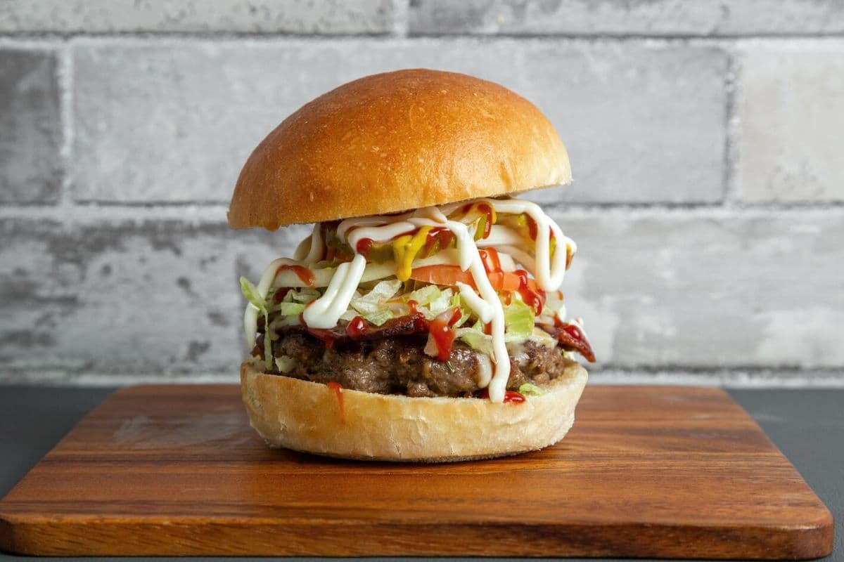 House with Cheese and Bacon Burger