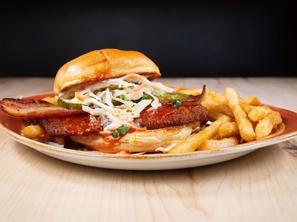 HARDY’S FRIED CHICKEN SANDWICH