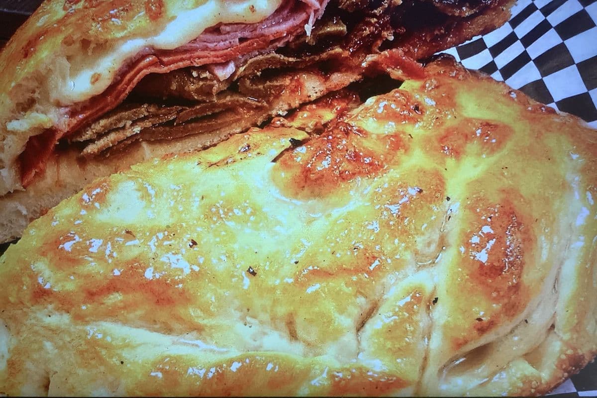 MEATLOVERS CALZONE