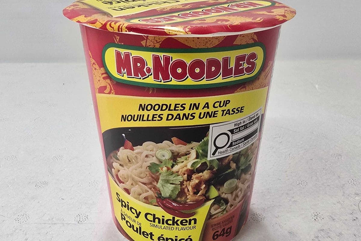 Mr. Noodles Spicy Chicken noodle cup (64g)