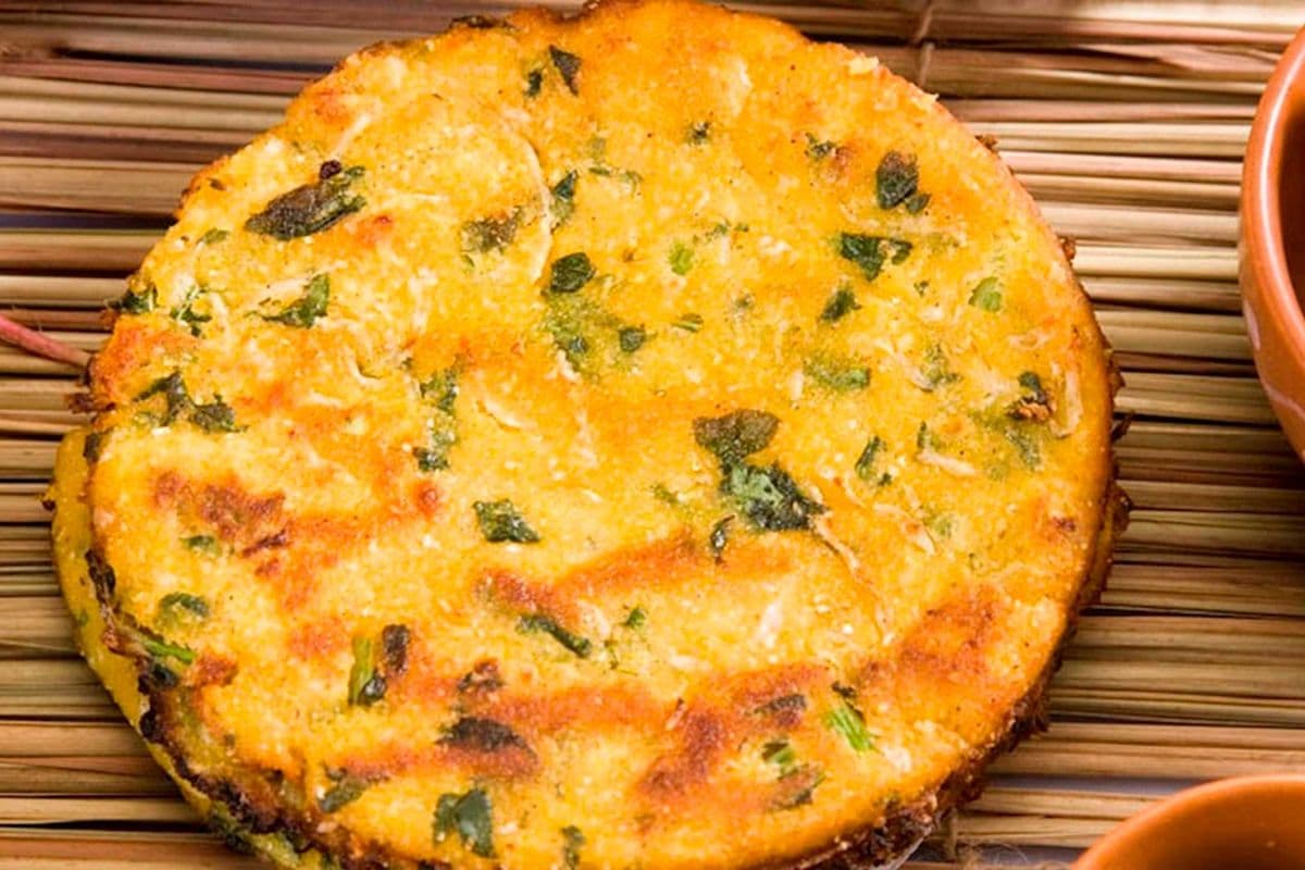 Makki Di Roti with Mooli (1 Pc)