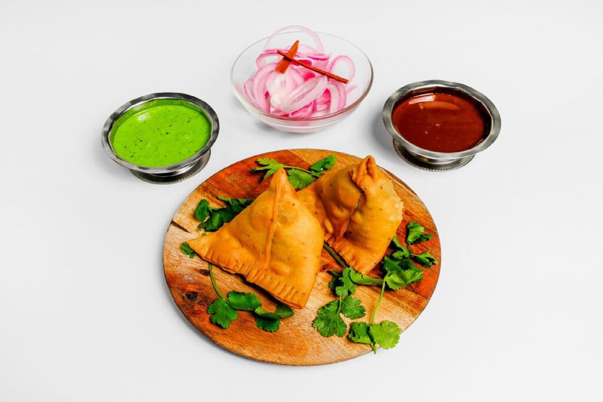 Vegetable Samosas (2 pcs)