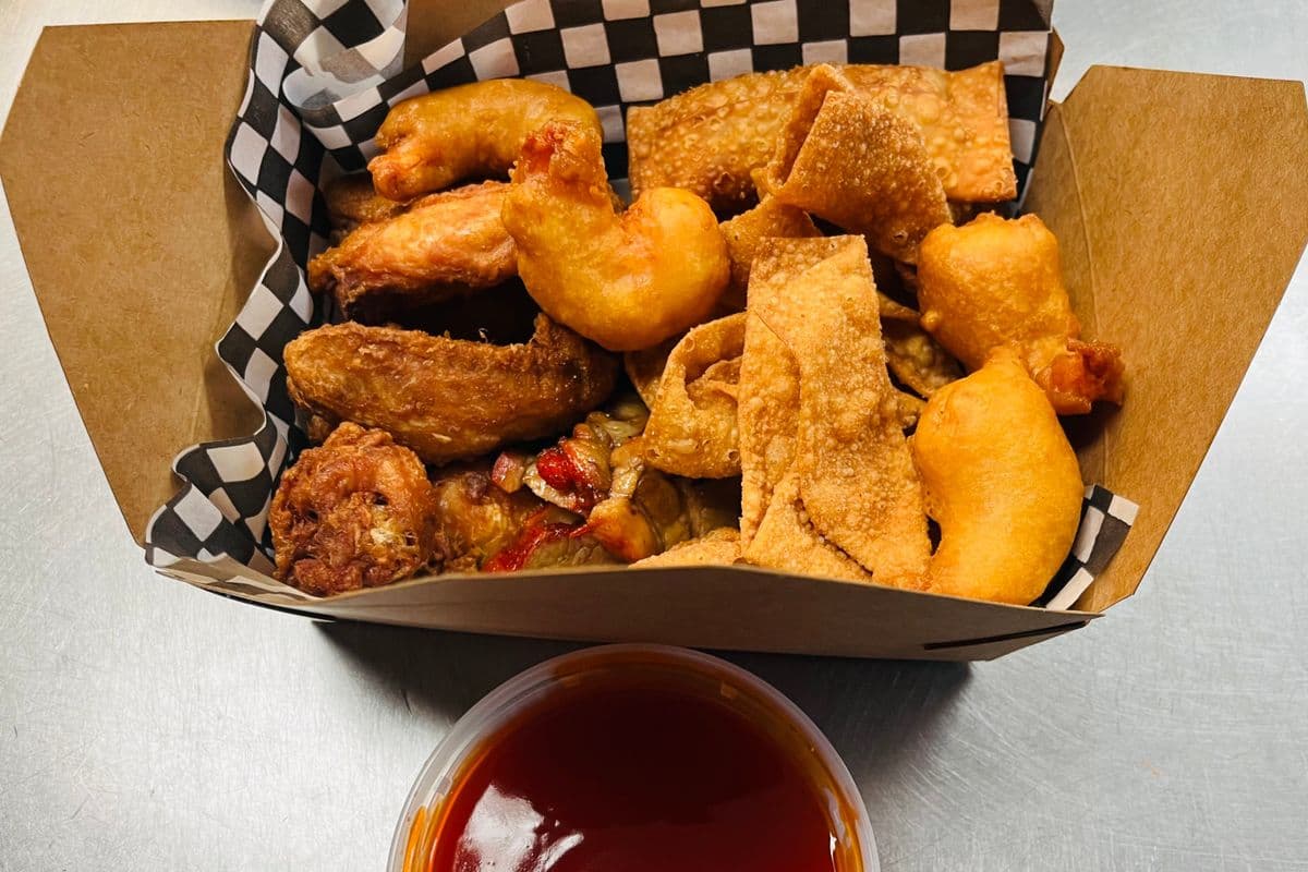 Pu Pu Platter (2 eggrolls, 6 fried wontons, 8 BBQ sliced pork, 4 sweet & sour shrimp, 8 chicken wings)