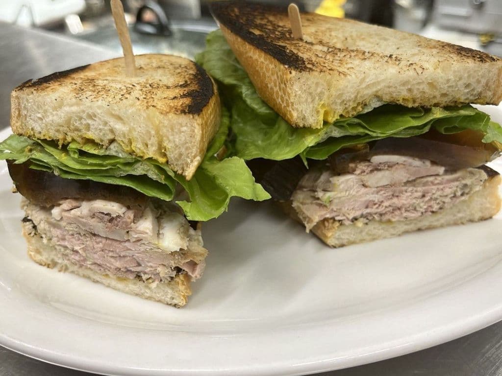 Sandwich Rôti de Porc avec Graisse de Rôti /  Roast pork sandwich with jellied pork drippings