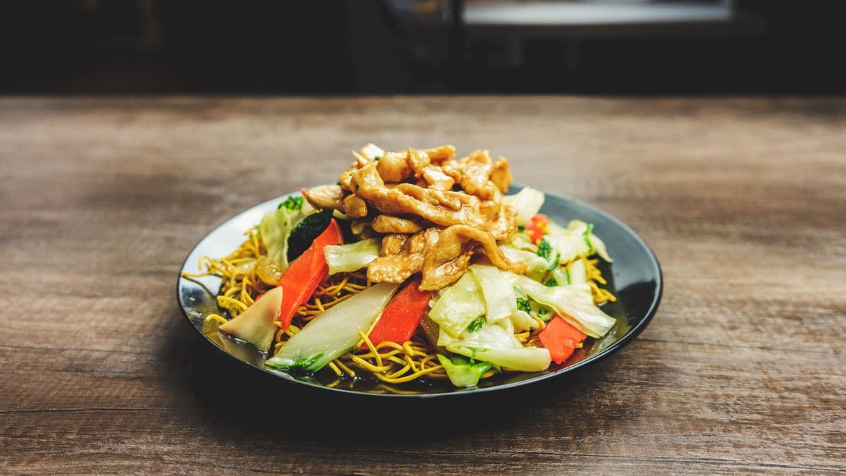 23. Chicken Cantonese Chow Mein Dinner