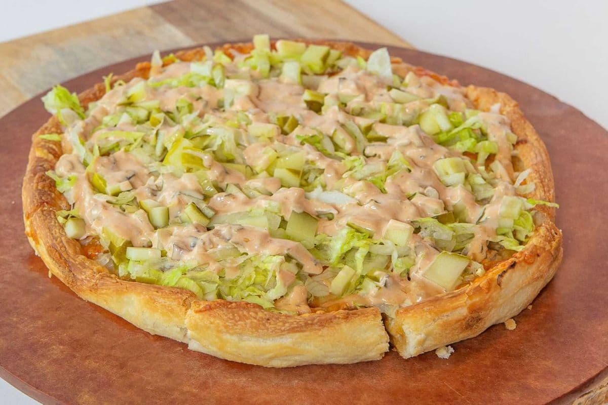 Large Mad Mac Pizza