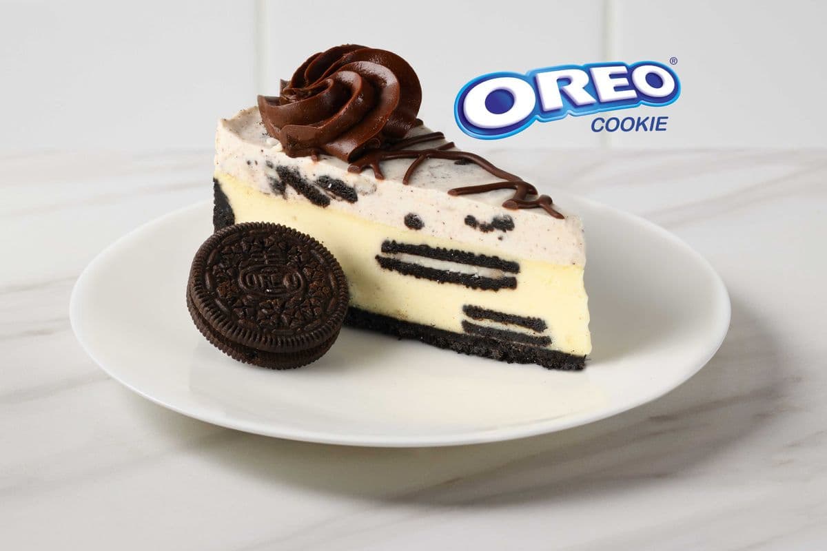 Oreo Cookies and Cream Cheesecake (Slice)