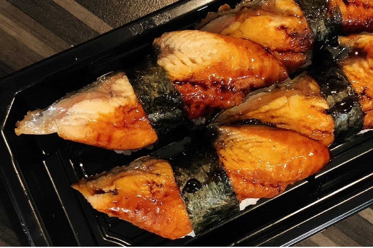 BBQ Eel (Unagi) Sushi (2 pcs)