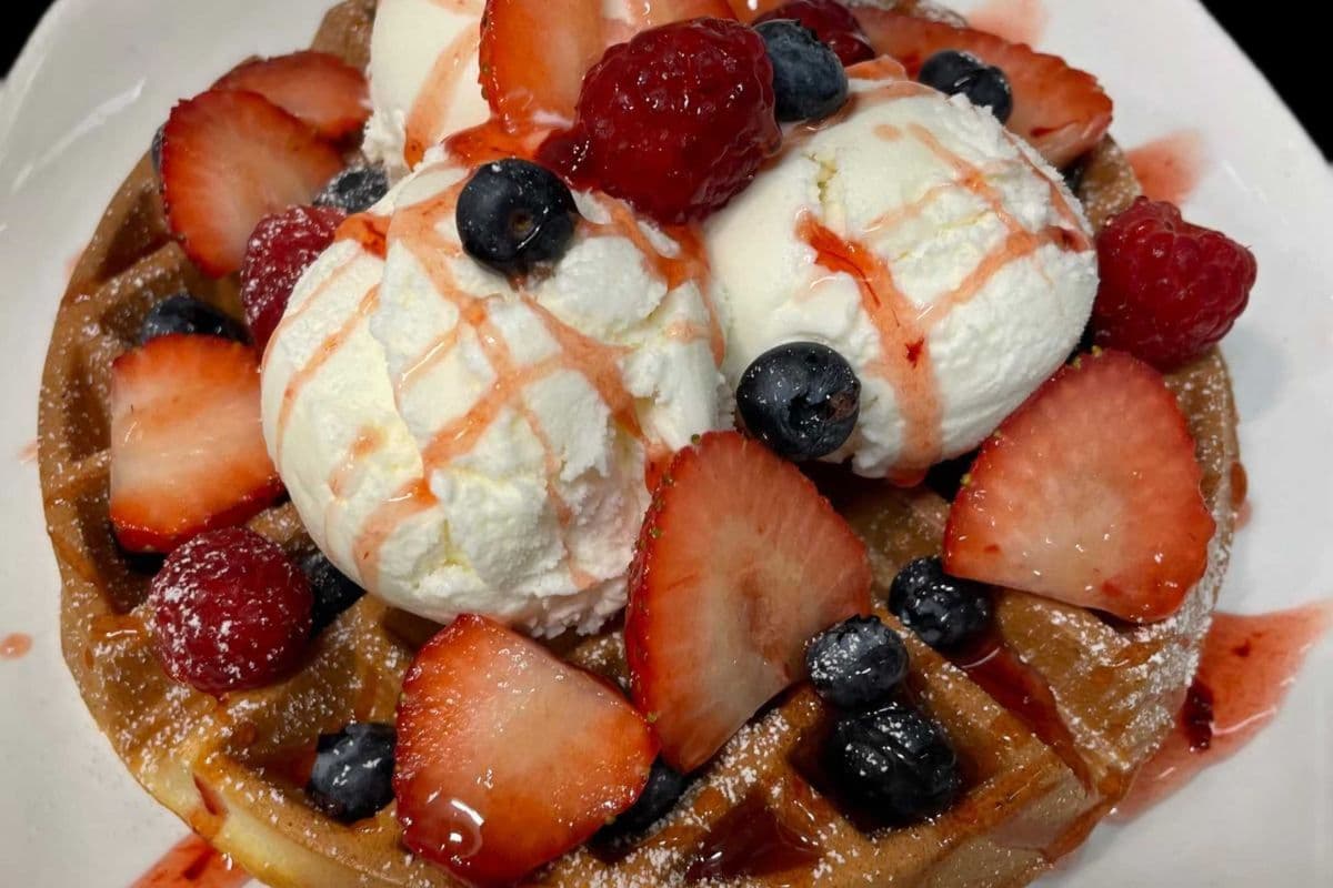 Mixed Berry Ice cream Waffle 什莓冰淇淋鬆餅