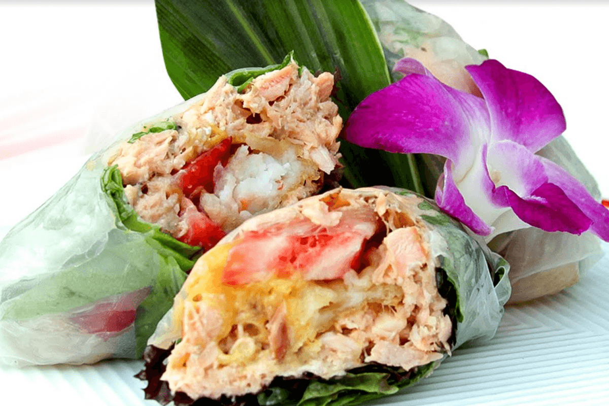 Rouleaux de printemps au saumon grillé (2 mcx) / Grilled Salmon Spring Rolls (2 pcs)
