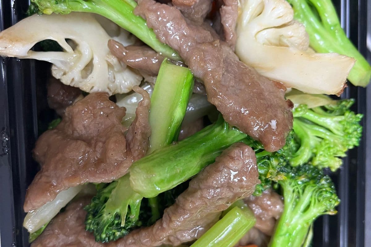 49. Beef with Mixed Greens