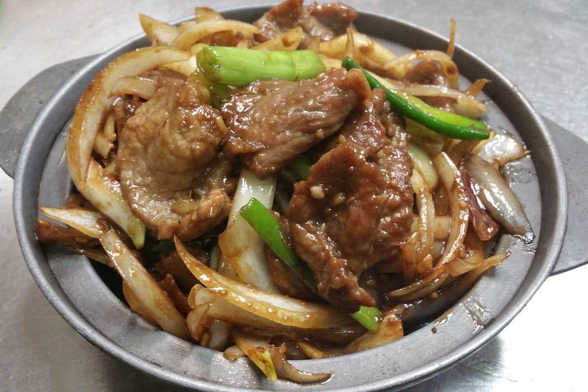 70. Sliced Beef with Ginger and Green Onions姜葱牛肉