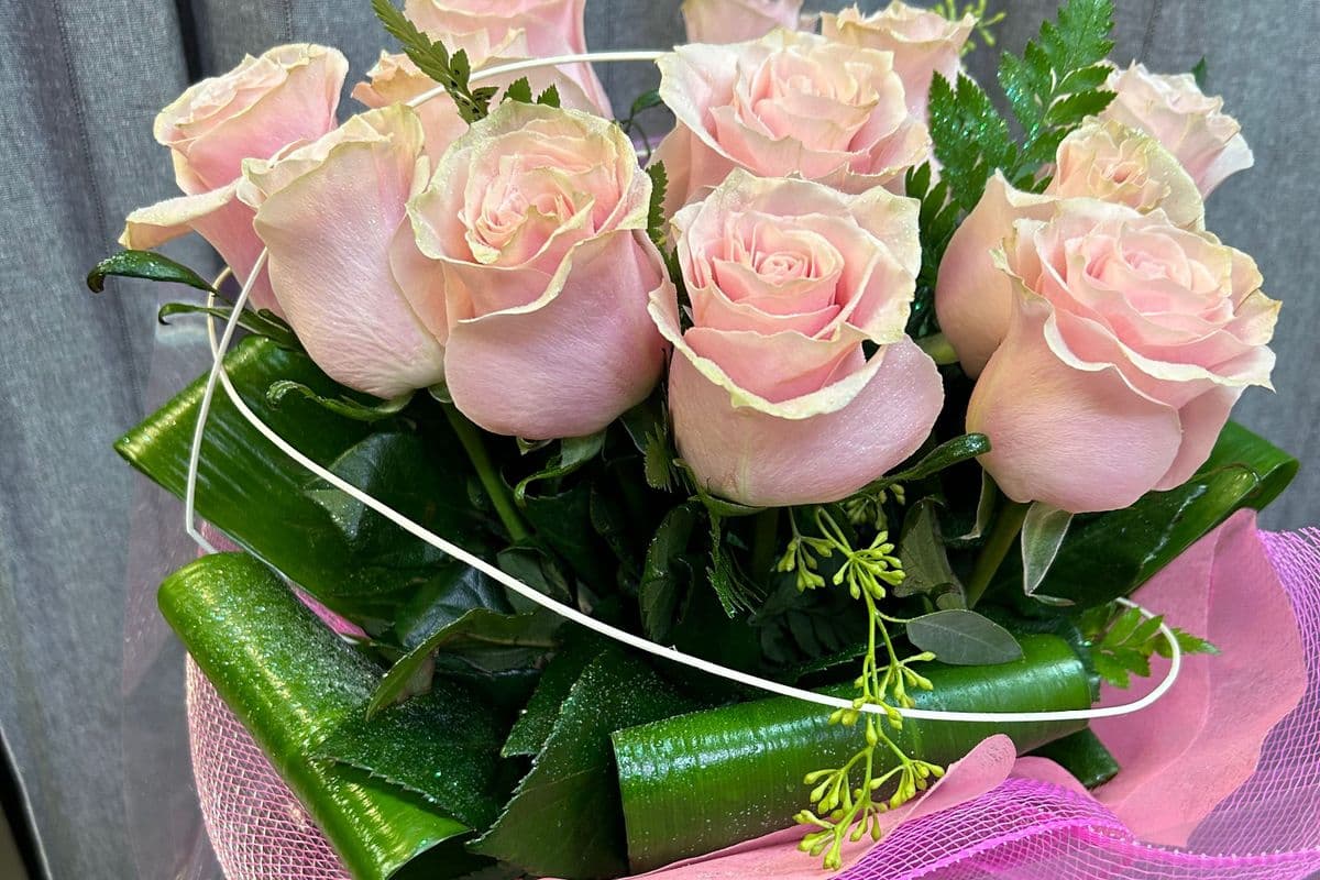 Love Bite - 12 Pink Roses In A Vase