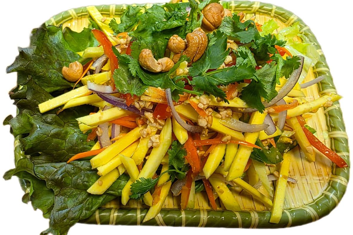 Mango Salad (Yum Ma Moeng)