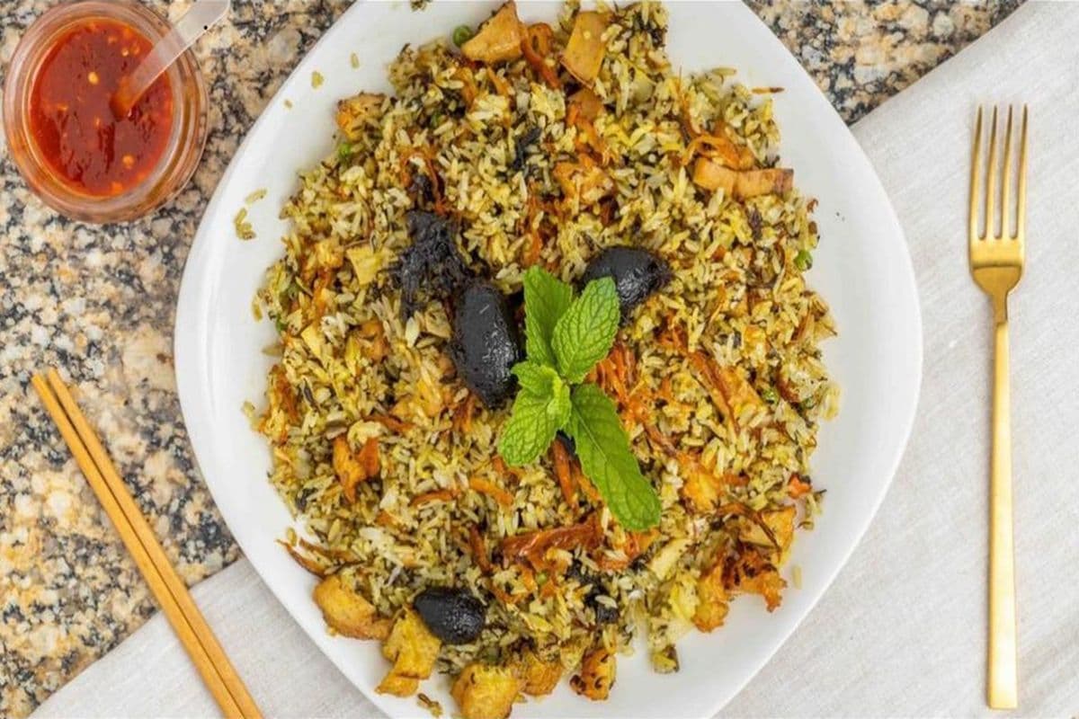 R08 Vegetarian Fried Rice with Olive | Com Chien Oliu