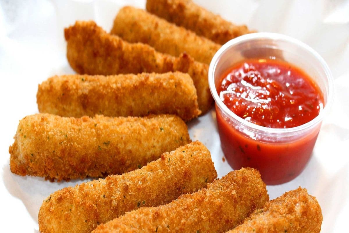 Mozzarella Sticks (10 pcs) 炸芝士條