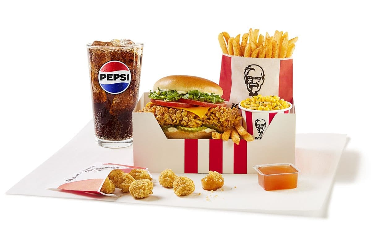 Boîte-repas du Fameux sandwich au poulet deluxe / Deluxe Famous Chicken Sandwich Box Meal