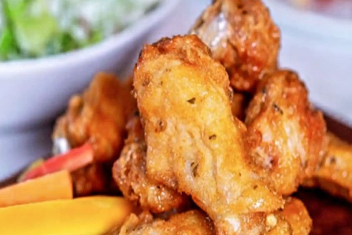 CRISPY WINGS Honey-Sriracha
