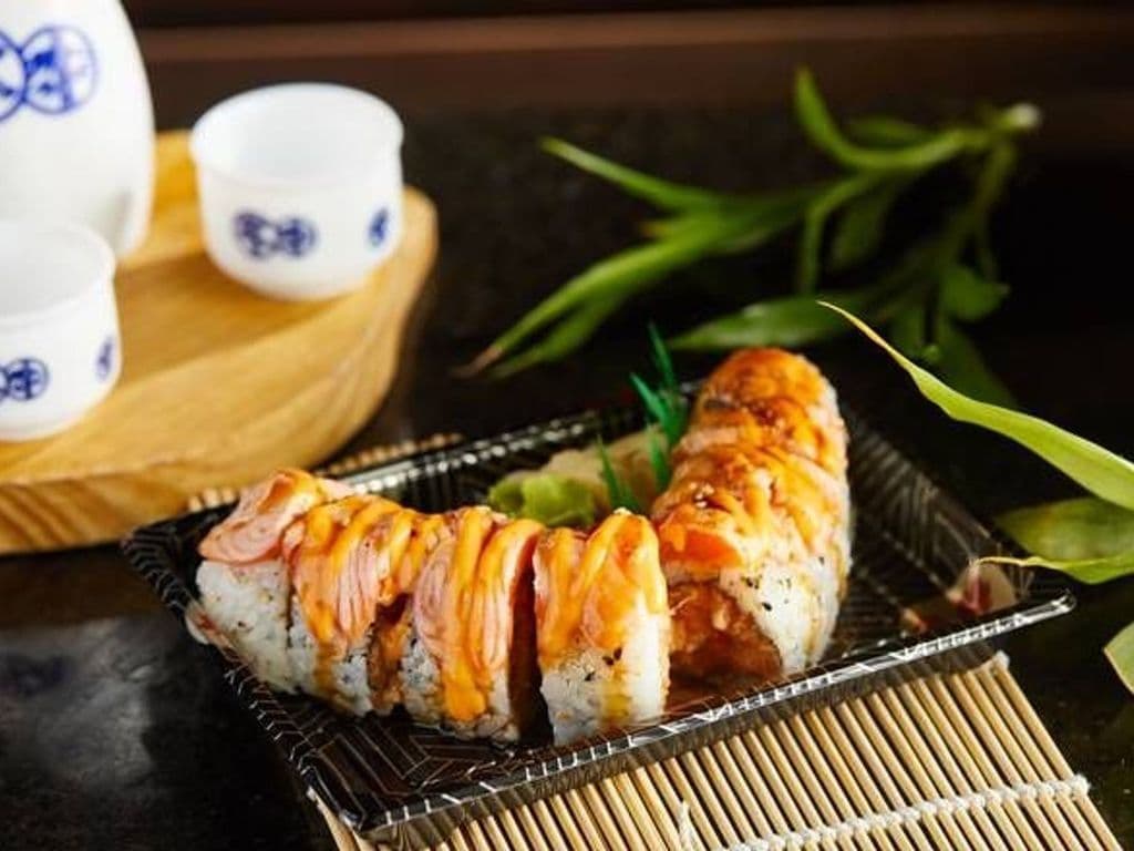 S15. Salmon Love Roll