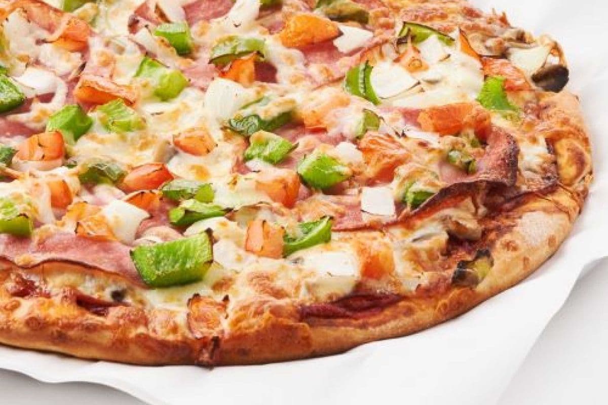 15" Large Deluxe Combo Pizza