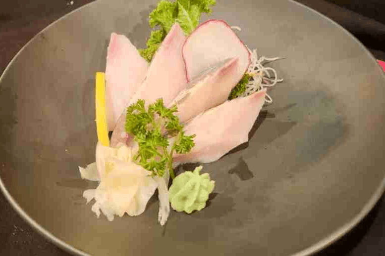 Hamachi Sashimi (4 pcs)