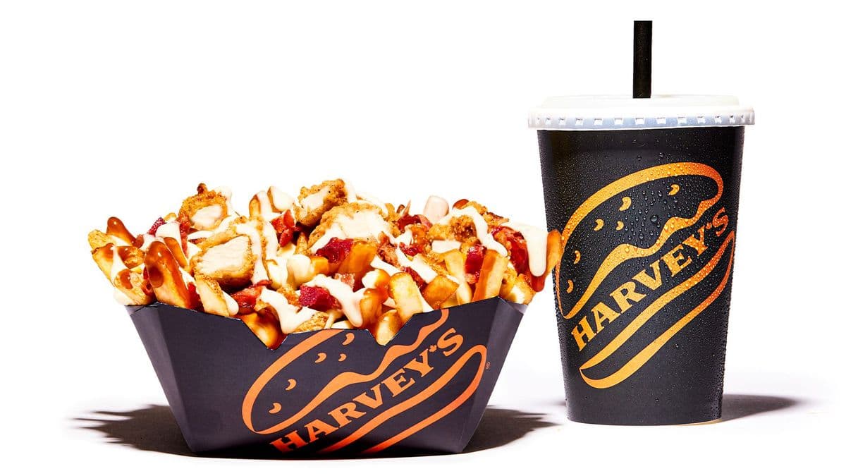 Poutine Poulet, bacon et sauce Ranch, format moyen, avec boisson