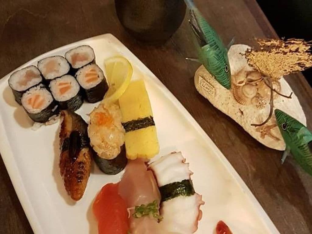 Deluxe Assorted Sushi Combo