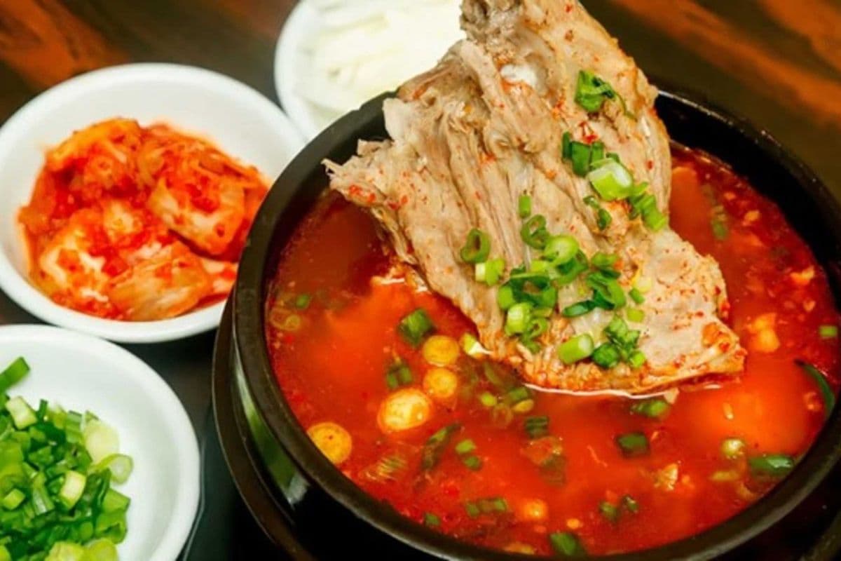 Kimchi Soup (Kimchi Jigae)