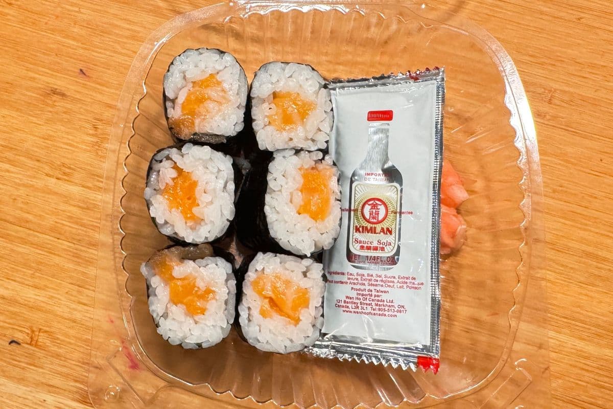 11. Salmon Maki (6 pcs)