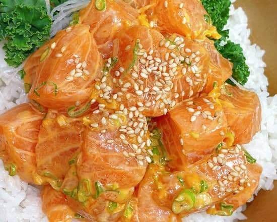 Spicy Salmon Rice Bowl / 香辣三文鱼盖饭