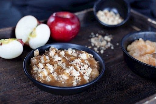 Croustade aux pommes et sauce caramel / Apple Crumble and Caramel Sauce