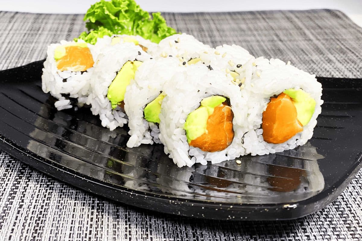 Salmon (Atlantic Salmon) Avocado Roll