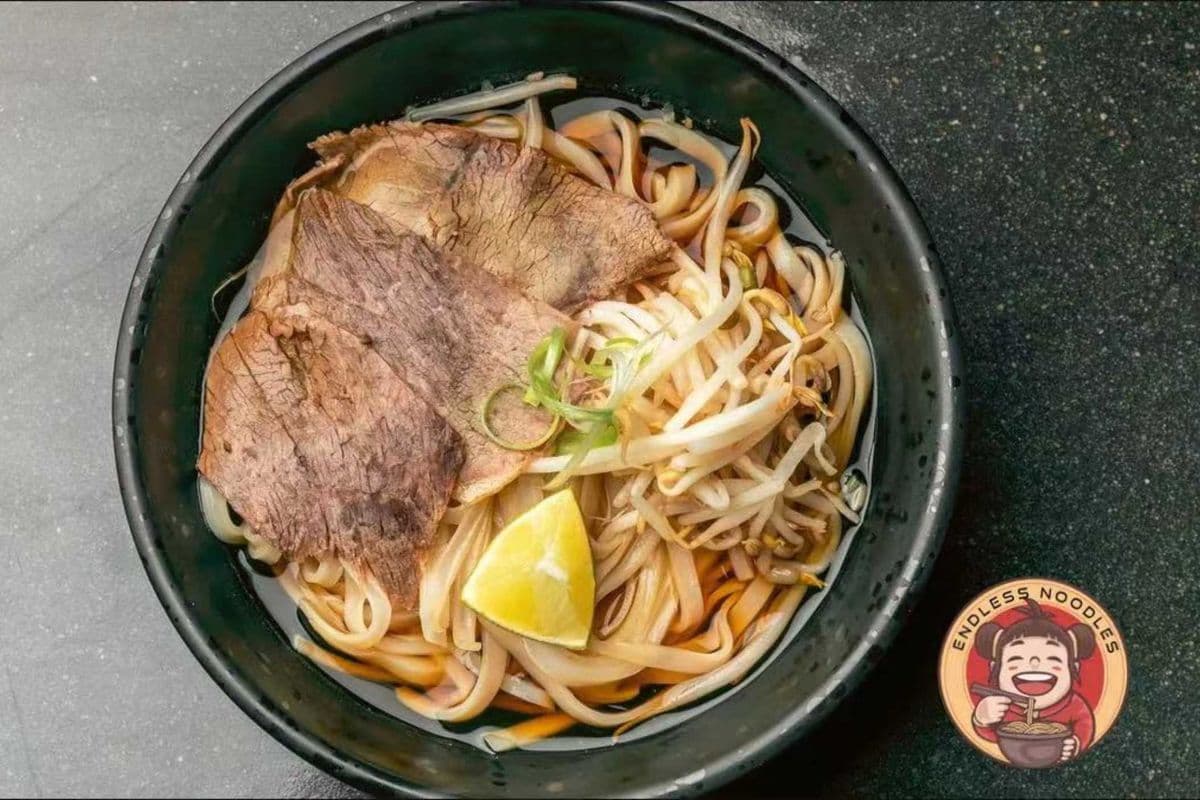 S5. Beef Pho Noodle Soup 越南汤粉