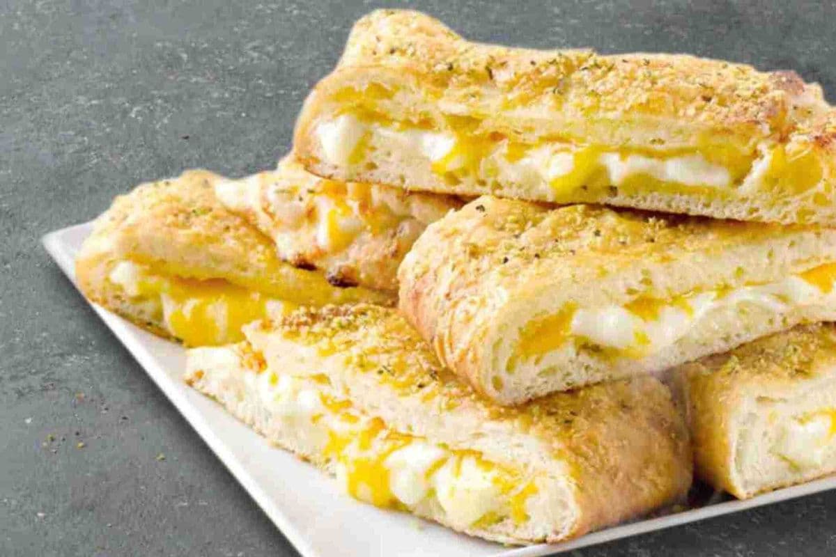 7-Cheese Stuffed Cheesy Bread (7-8 Sticks)