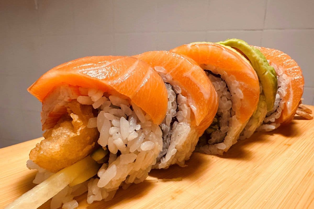 100. Golden Dragon Roll (8 pcs)