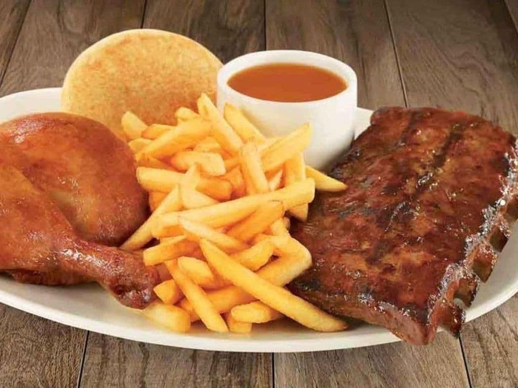Demi-côtes levées et cuisse / Half Rack of Ribs and Chicken Leg
