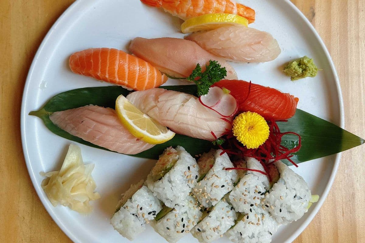 Deluxe Assorted Nigiri Combo A