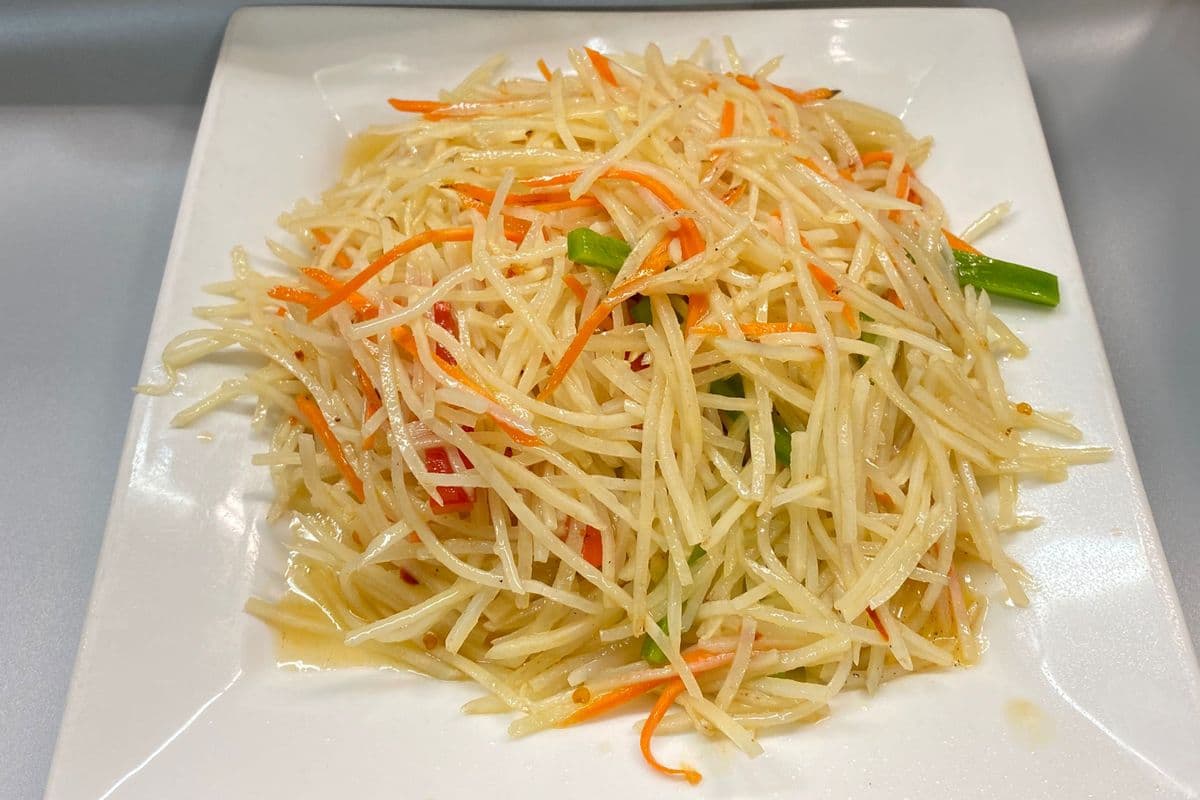 Stir-fried Shredded Potatoes 初戀土豆絲