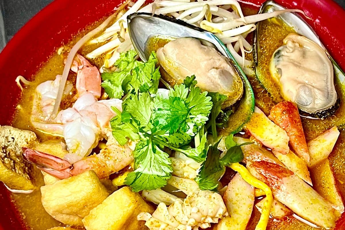 1303. Seafood Laksa Noodles Combo