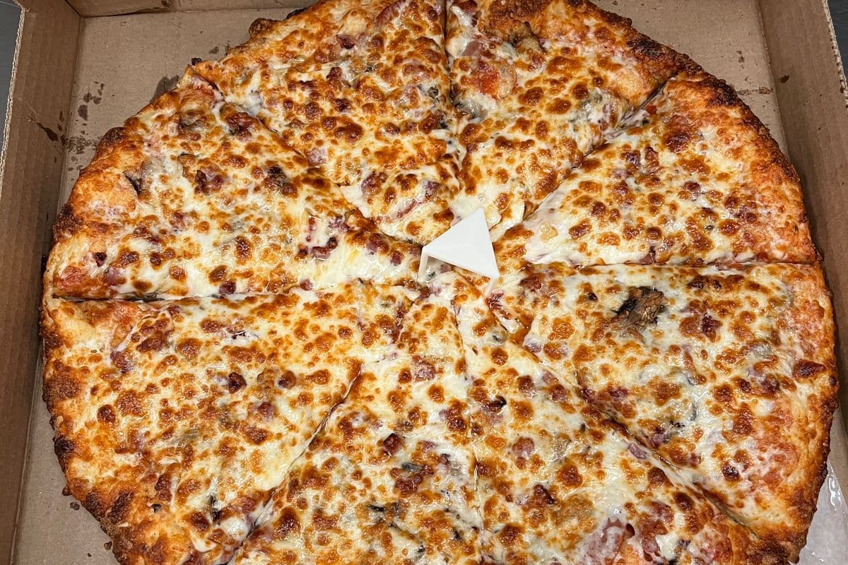 16" Canadian Pizza