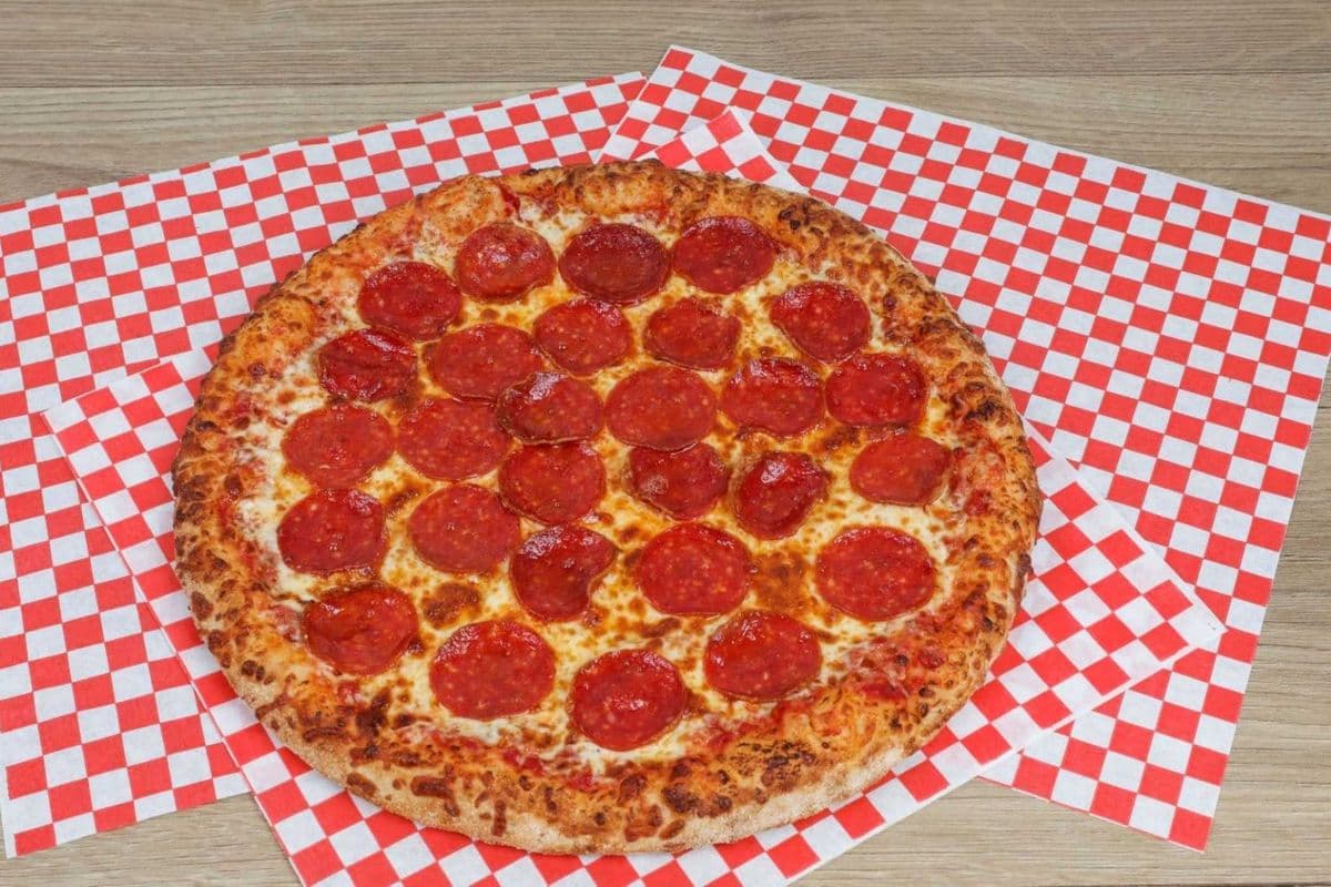 Medium Pepperoni Pizza