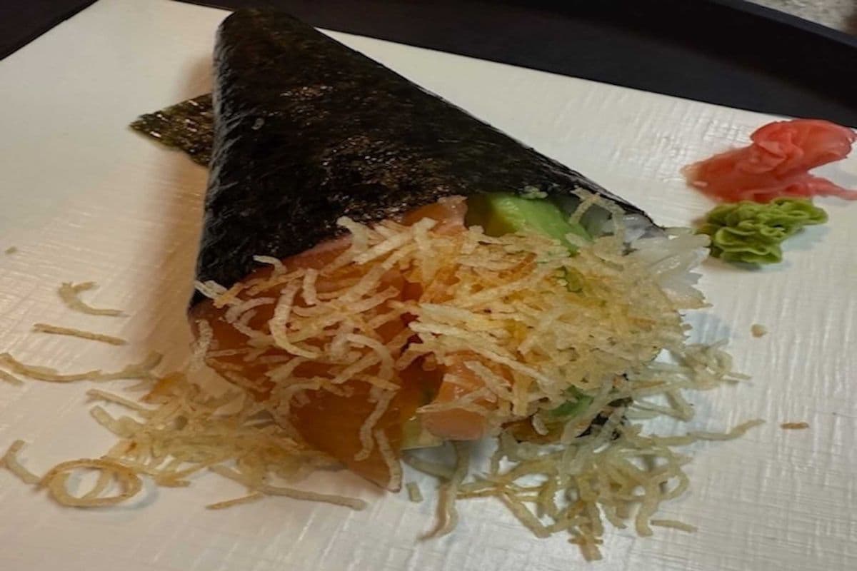 108. Spicy Salmon with Potato Chip Temaki